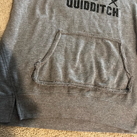 Harry Potter hogwarts quidditch gray long sleeve pocked sweater never worn - Picture 3 of 6